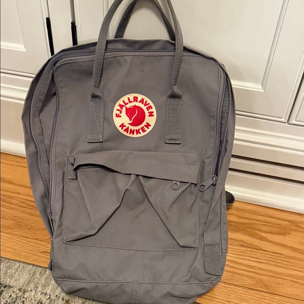 Fjallraven Kånken Backpack in Charcoal